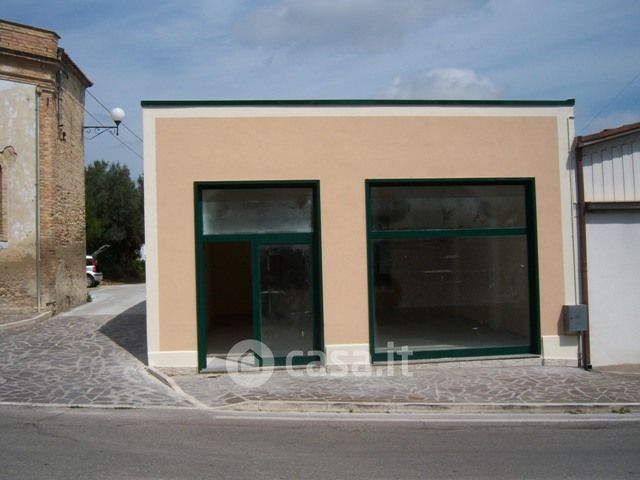 Negozio/Locale commerciale in Affitto in Via Giacomo Matteotti a Nereto