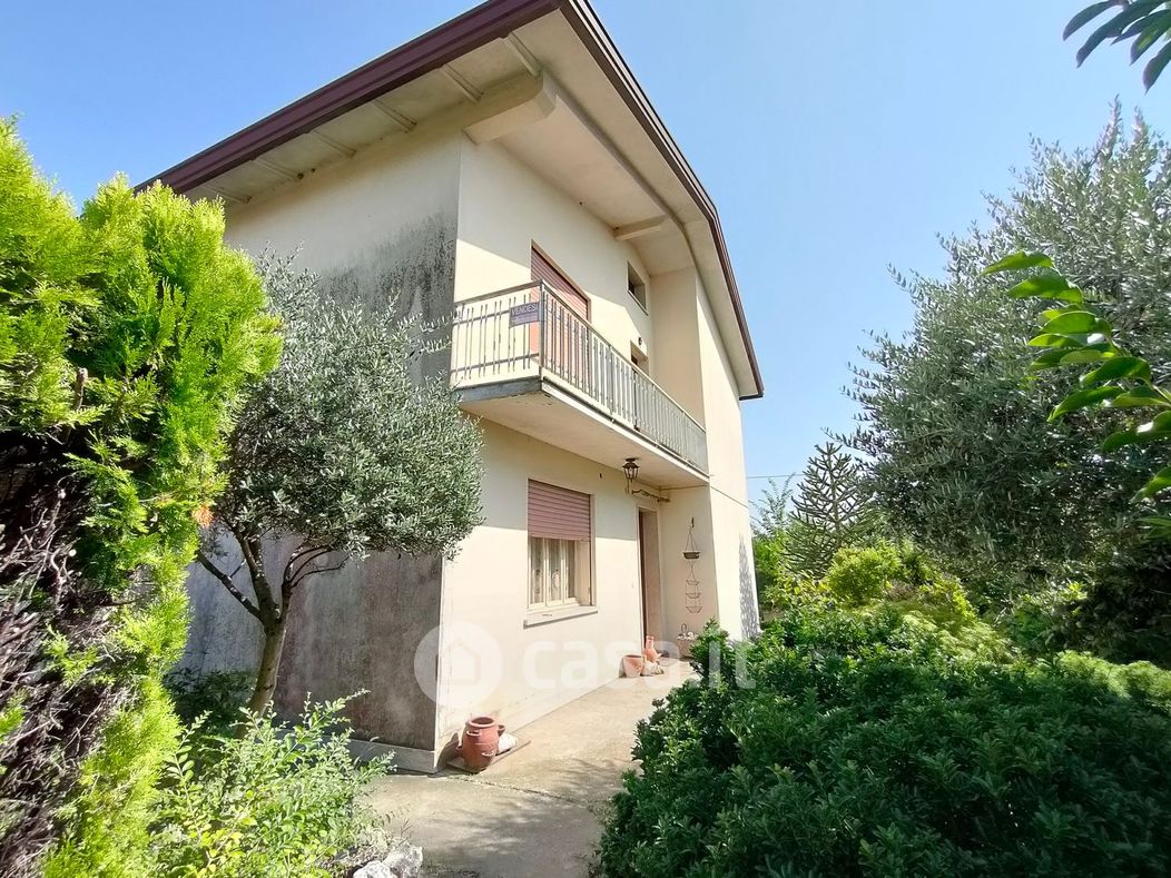Casa indipendente in Vendita in Via Montegrappa a Salzano