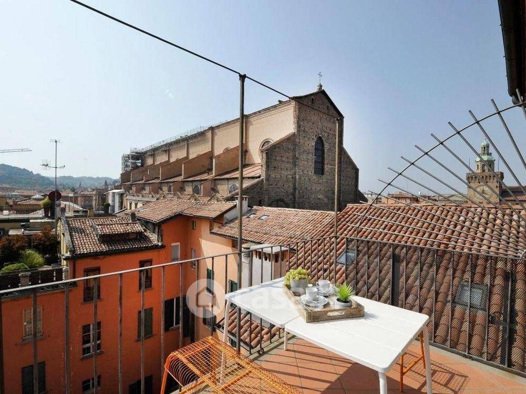 Appartamento in Affitto in Via Clavature a Bologna