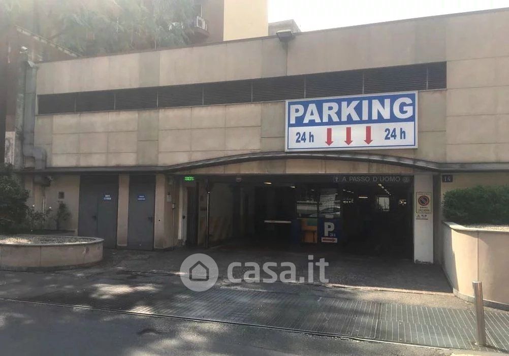 Garage/Posto auto in Vendita in Via Giovanni Battista Soresina 14 a Milano