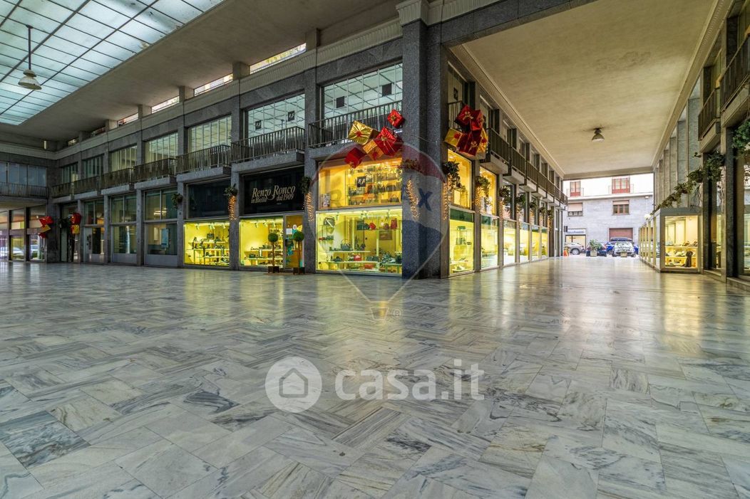Negozio/Locale commerciale in Vendita in Galleria Leonardo da Vinci 14 a Biella