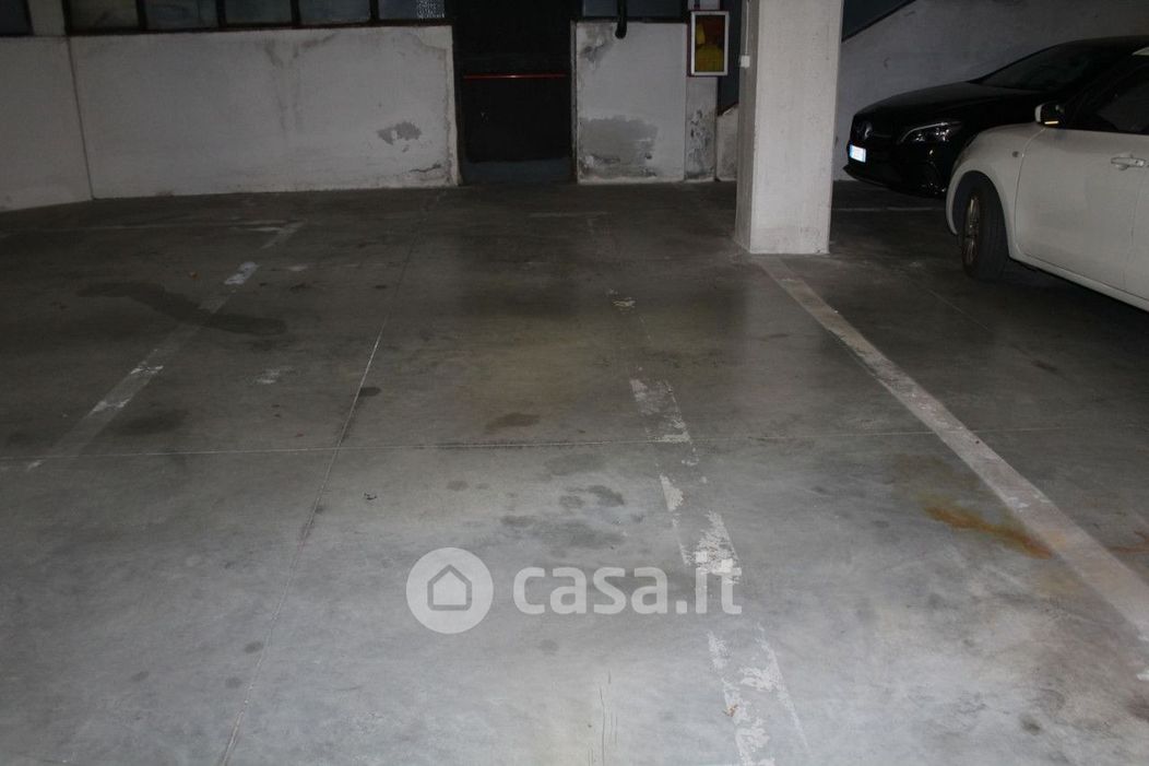 Garage/Posto auto in Vendita in Viale Montegrappa a Prato