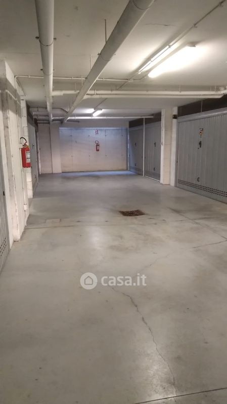 Garage/Posto auto in Vendita in Via tricerro a Roma