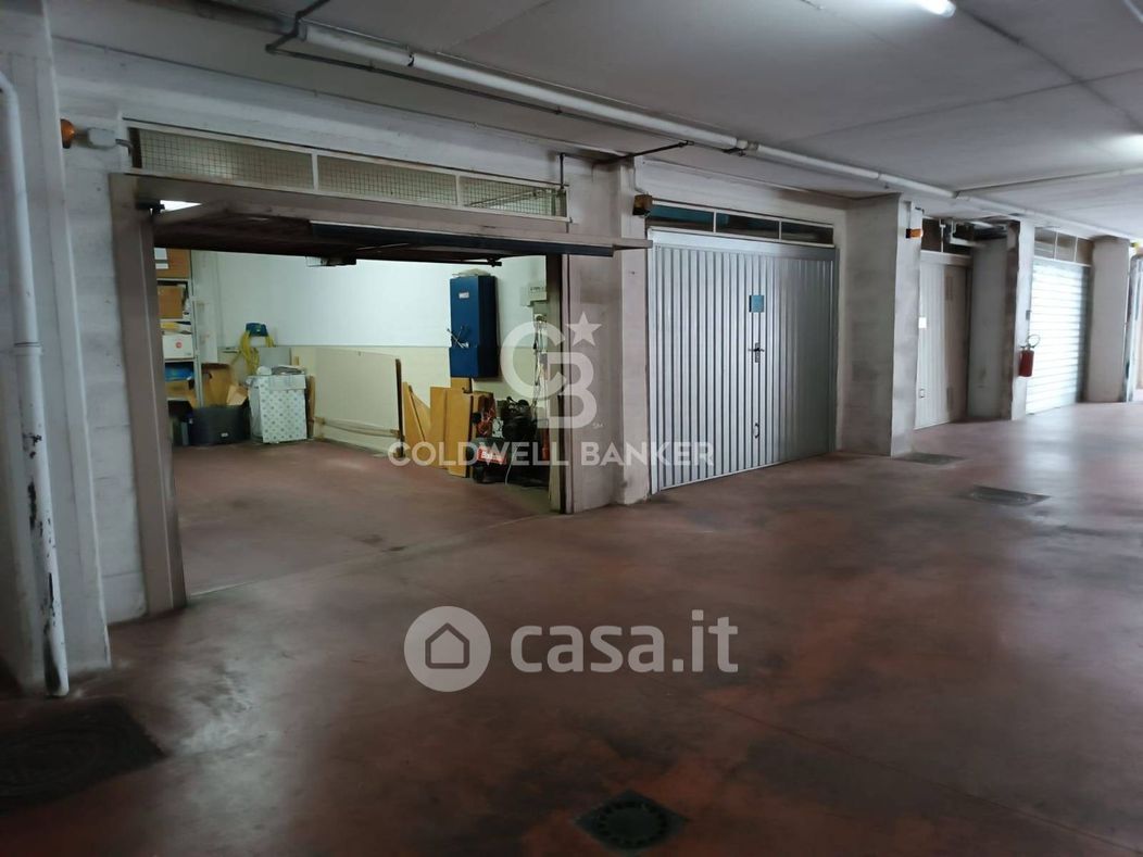 Garage/Posto auto in Vendita in Via Misurina 101 a Roma