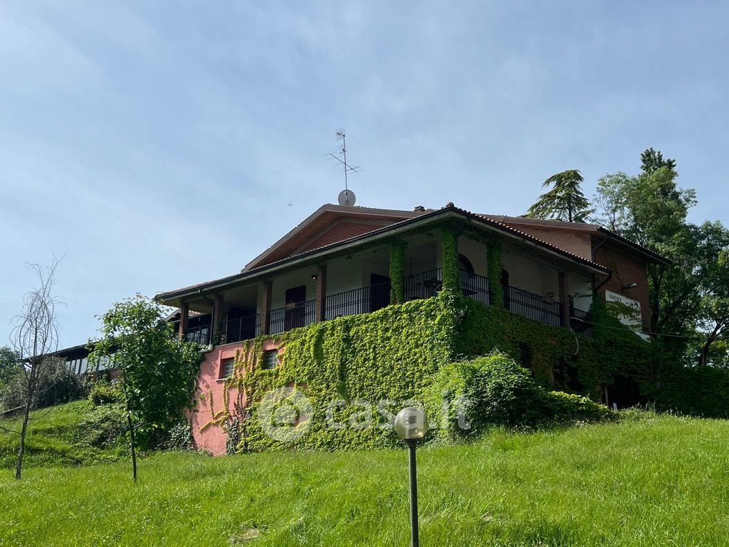 Casa Bi/Trifamiliare in Vendita in Via Montebudello a Valsamoggia