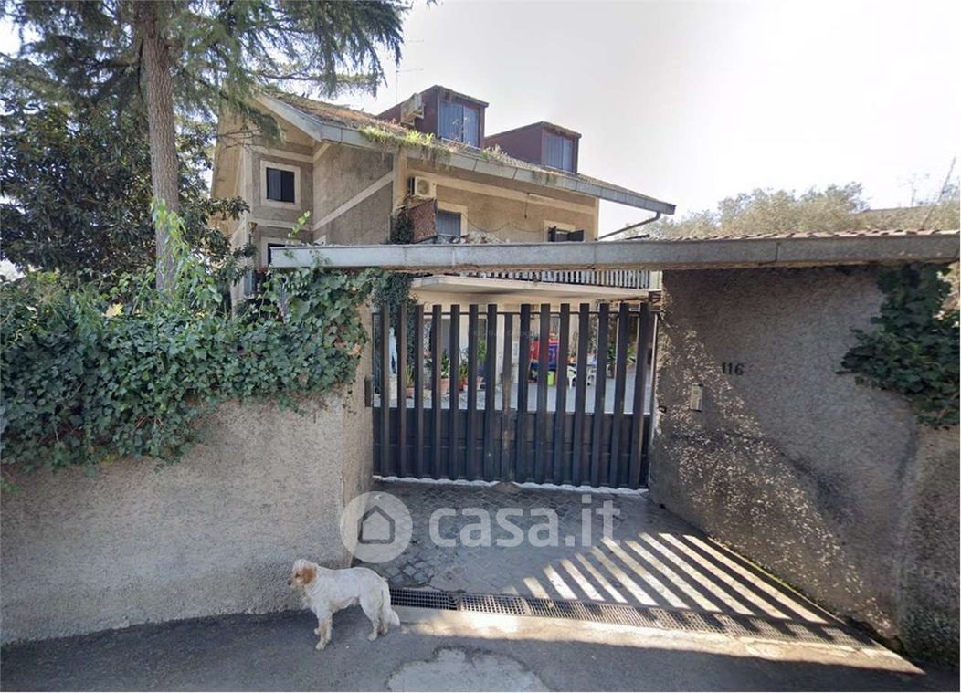 Villa in Vendita in Via della Fontana Corvia 116 a Roma