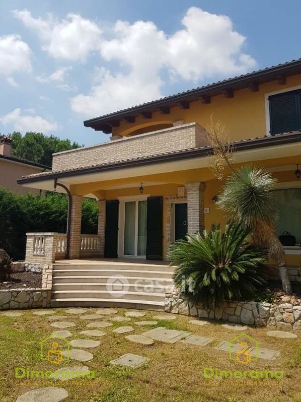 Villa in Vendita in Via Giacomo Camporesi a Ravenna