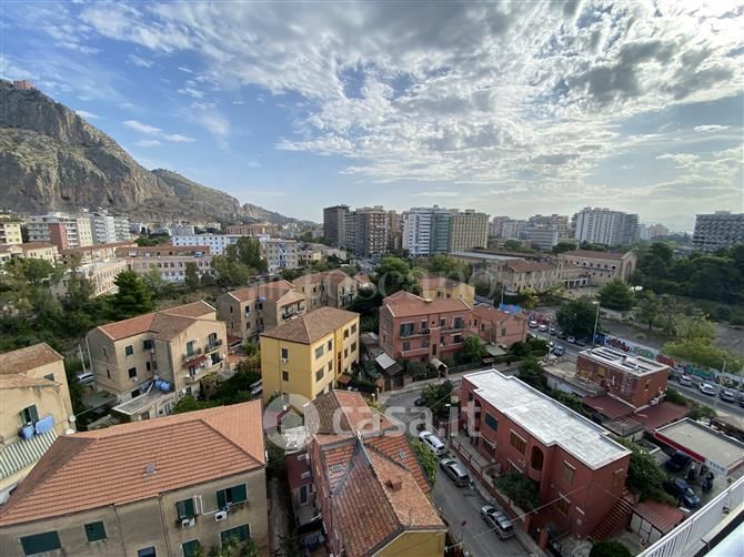Appartamento in Vendita in Via Ciullo D'Alcamo a Palermo