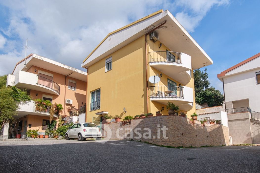 Villa in Vendita in Salita Del Fante 100 a Messina