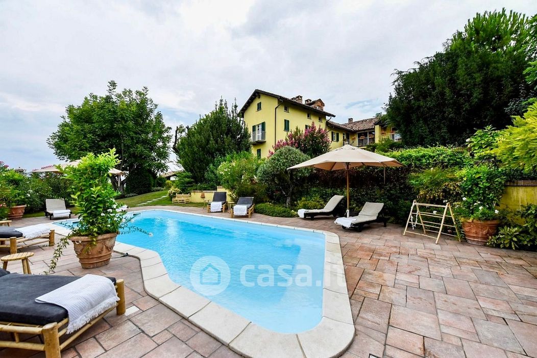 Villa in Vendita in Via Roma a Costigliole d'Asti