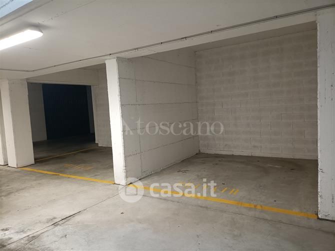 Garage/Posto auto in Vendita in Via Raffaele Paparella a Roma