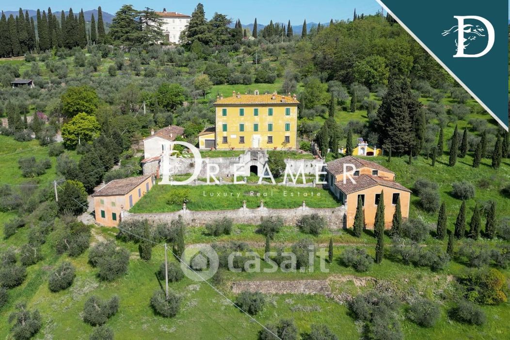 Villa in Vendita in Via Acciaio e Agnolaccio 9 a Pistoia