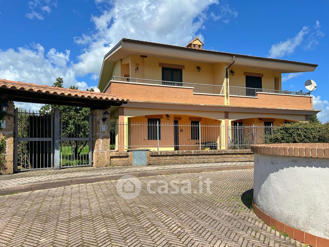 Casa Bi/Trifamiliare in Vendita in Via Terre dei Consoli a Monterosi