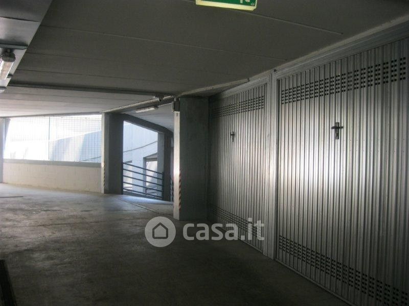 Garage/Posto auto in Vendita in Via Renato Fucini a Roma