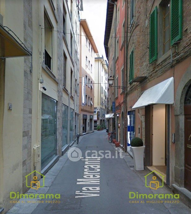 Negozio/Locale commerciale in Vendita in Via Mercanti a Pisa