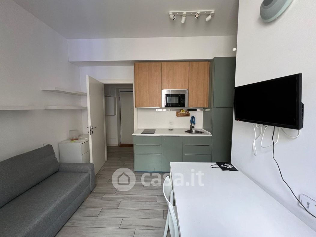 Appartamento in Affitto in Via Lazzaro Spallanzani a Milano