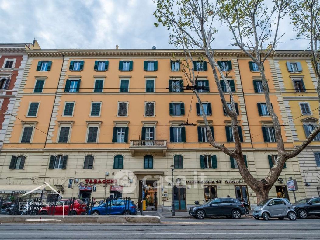 Appartamento in Vendita in Viale Regina Margherita 176 a Roma