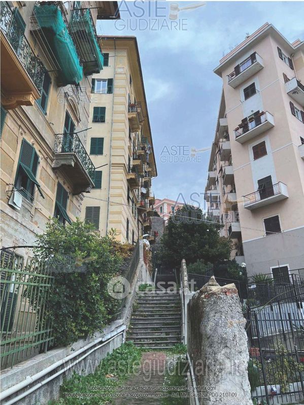 Appartamento in Vendita in Via Giuseppe Avezzana 18 a Genova