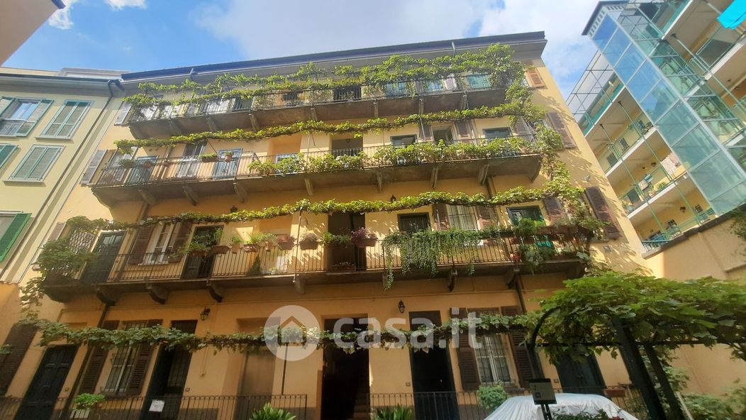 Appartamento in Affitto in Alzaia Naviglio Grande 46 a Milano