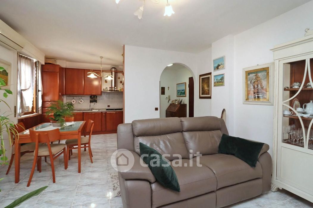 Appartamento in Vendita in Via Haiphong 57124 a Livorno