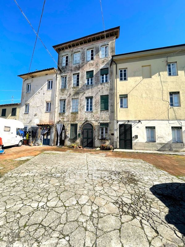 Casa indipendente in Vendita in Via delle Ville a Lucca