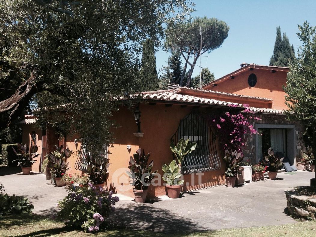 Villa in Affitto in Via Appia Antica a Roma