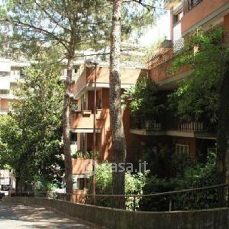 Appartamento in Vendita in Via della Mendola 212 a Roma