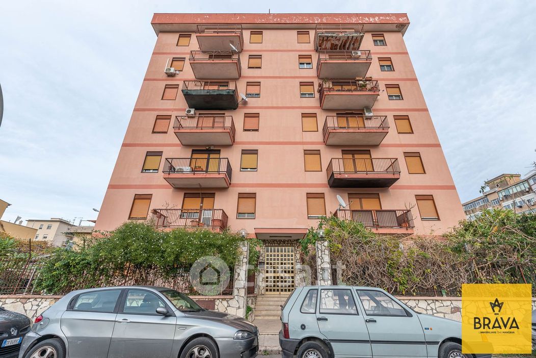 Appartamento in Vendita in Via Giulio Sarmiento a Palermo