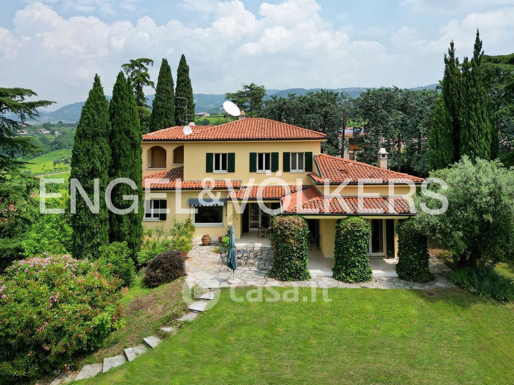 Villa in Vendita in Via Casette di Santa Maria a Negrar di Valpolicella