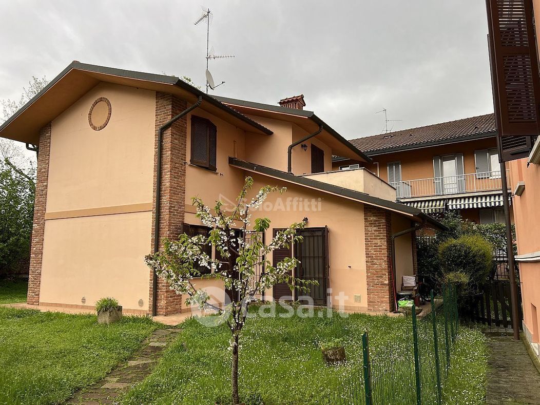 Villa in Affitto in Via dei Mille 140 a Pavia