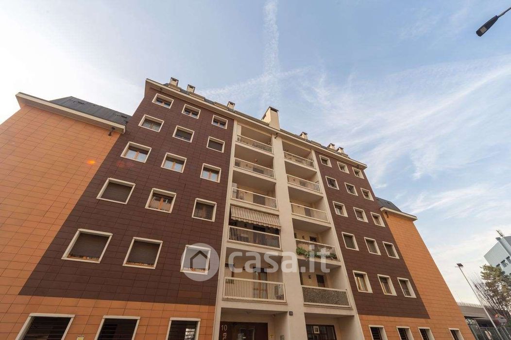 Appartamento in Vendita in Via Arcivescovo Calabiana a Milano