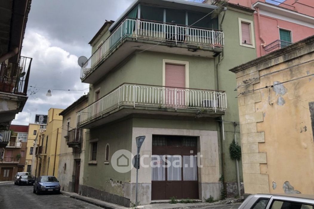 Appartamento in Vendita in Viale delle Rimembranze a Militello in Val di Catania