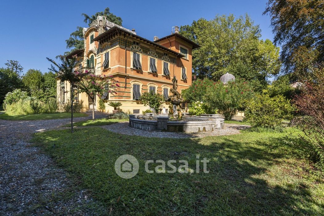 Villa in Vendita in Via Nicola Farnesi a Lucca