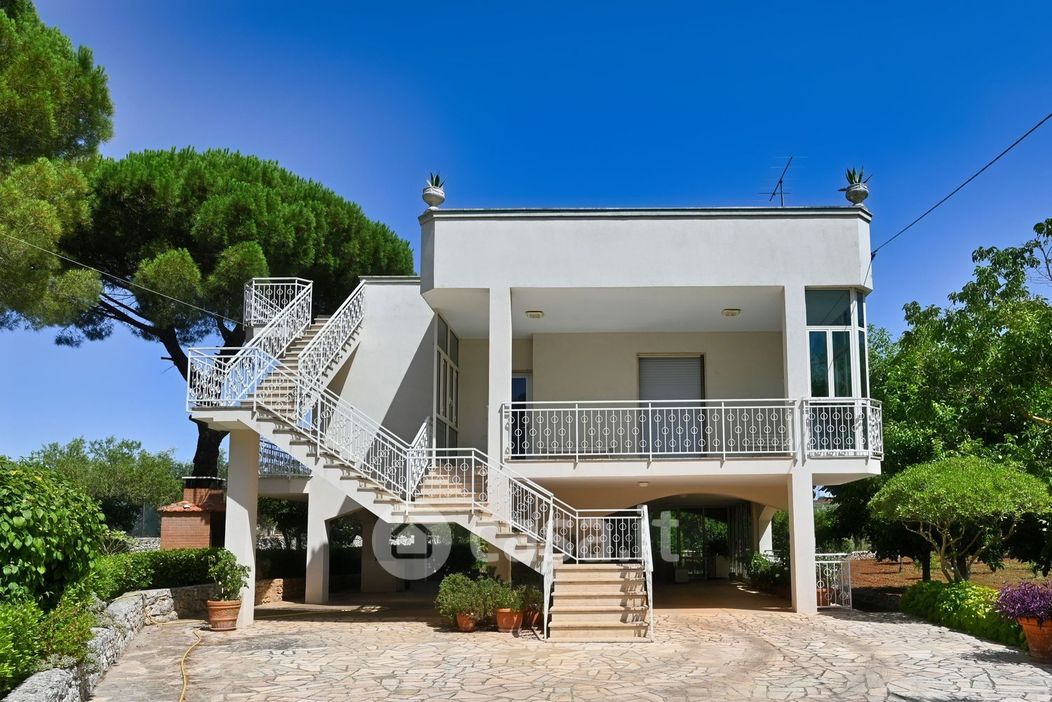 Villa in Vendita in Strada Comunale Pozzo Serralto 45 a Putignano