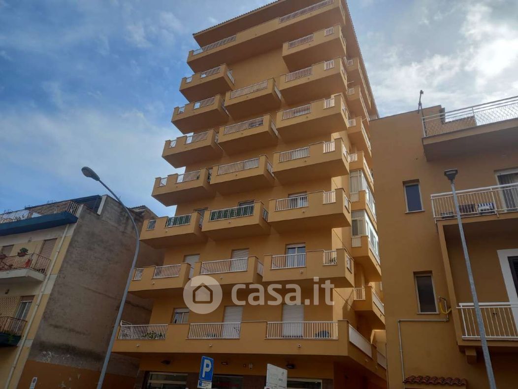 Appartamento in Vendita in Via Giuseppe Ingegneros a Palermo