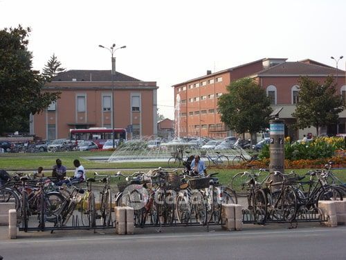 Albergo in Vendita in Piazzale Guglielmo Marconi a Piacenza