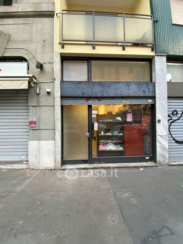Negozio/Locale commerciale in Affitto in Via Adige 19 /A a Milano
