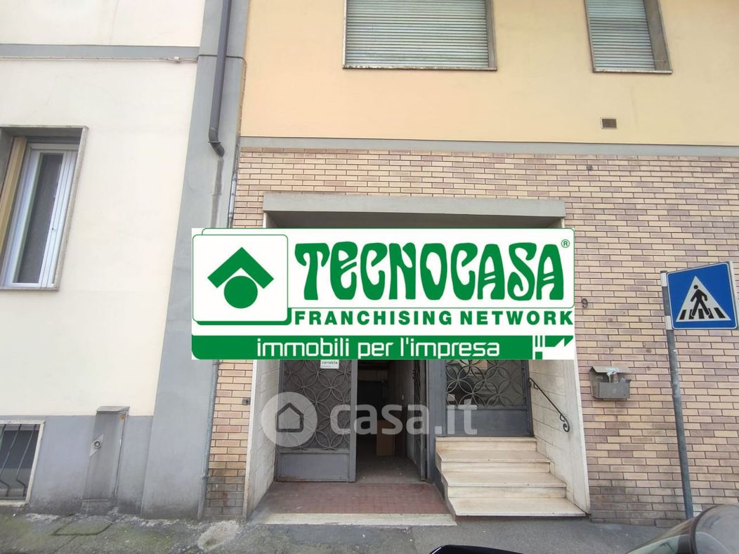 Negozio/Locale commerciale in Vendita in Via Riguccio Galluzzi 9 a Firenze