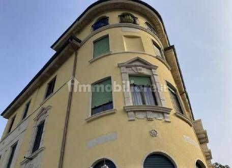 Appartamento in Vendita in Via Giambologna a Milano