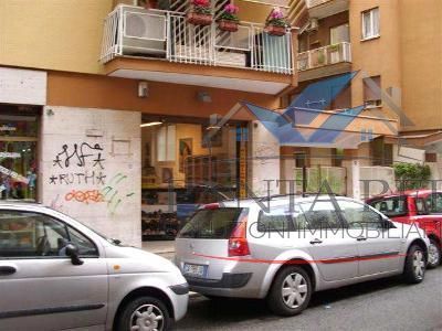 Negozio/Locale commerciale in Vendita in Via Basilio Bricci a Roma