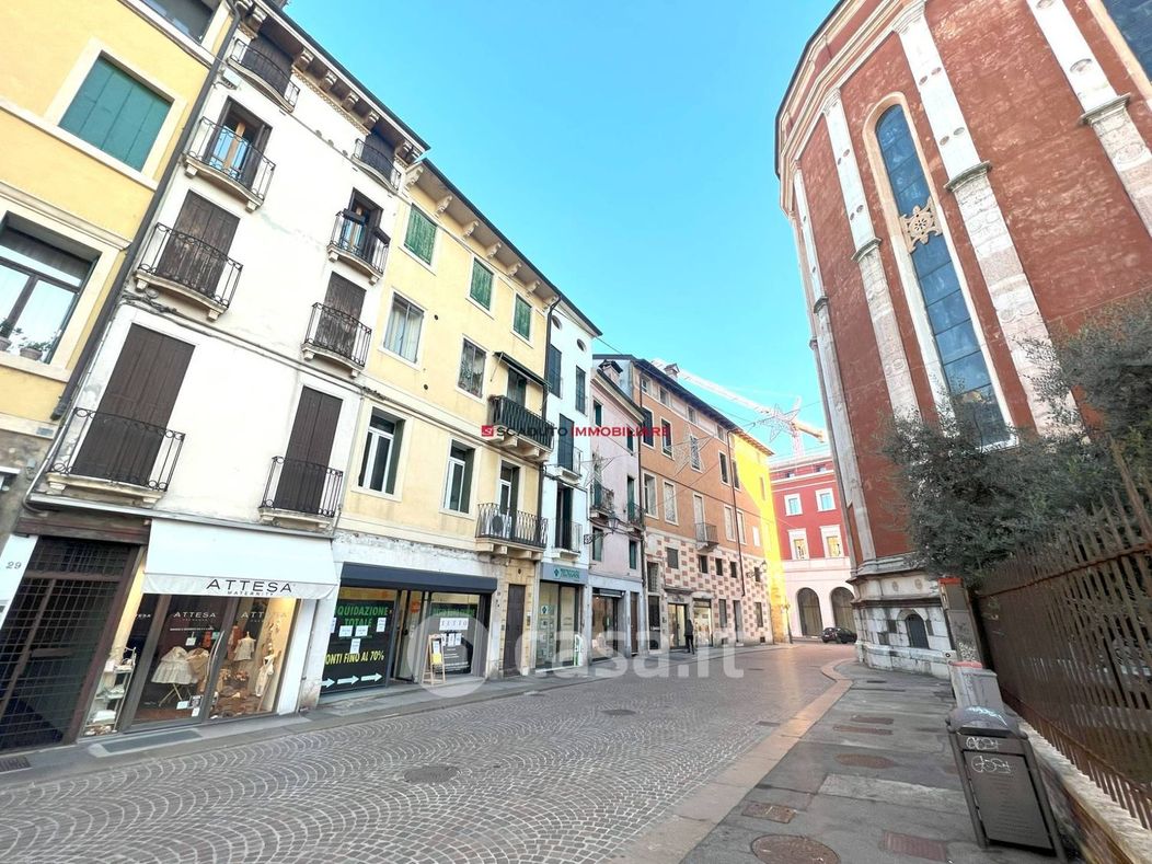 Negozio/Locale commerciale in Affitto in Via Cesare Battisti 33 a Vicenza