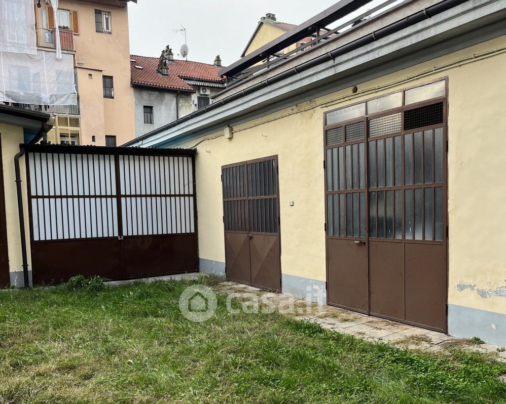 Garage/Posto auto in Vendita in Via Elvo 10 a Torino