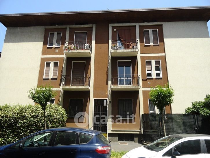 Appartamento in Affitto in Via Achille Bizzoni 6 a Milano