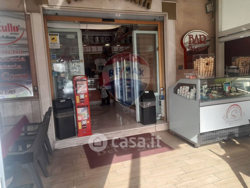 Negozio/Locale commerciale in Vendita in Via Provinciale Napoli a Napoli