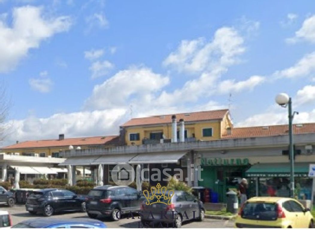 Negozio/Locale commerciale in Vendita in Via Novaledo 58 a Roma