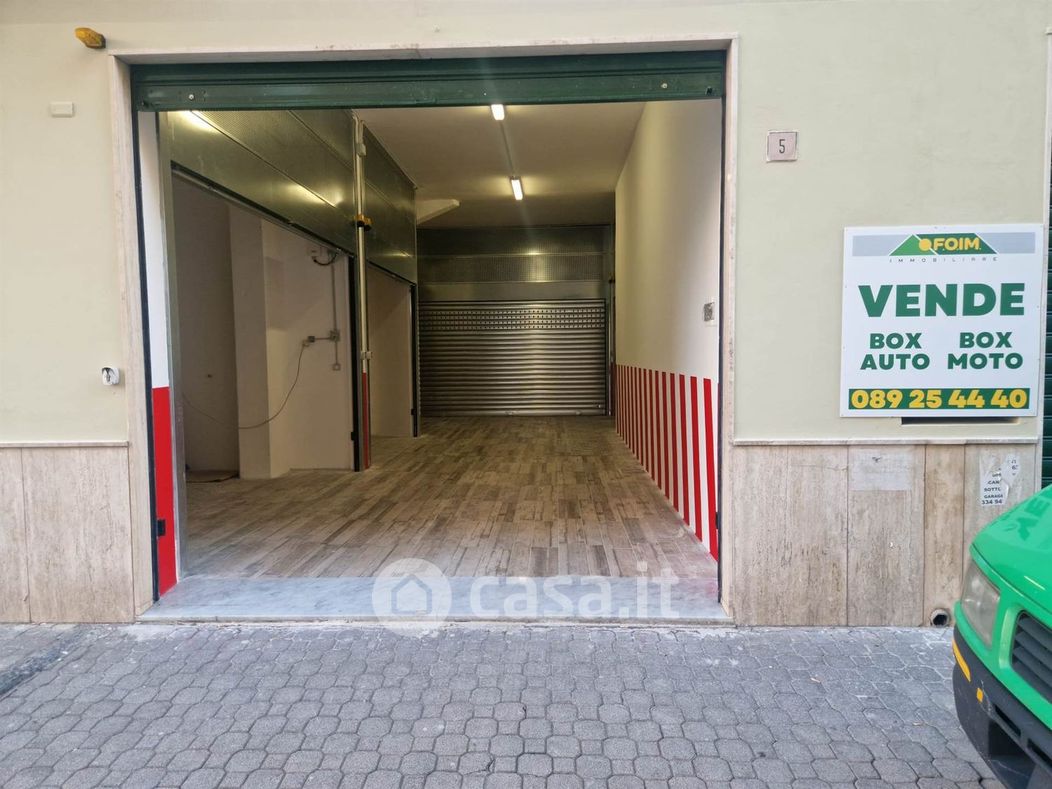 Garage/Posto auto in Vendita in Via Porto 5 a Salerno