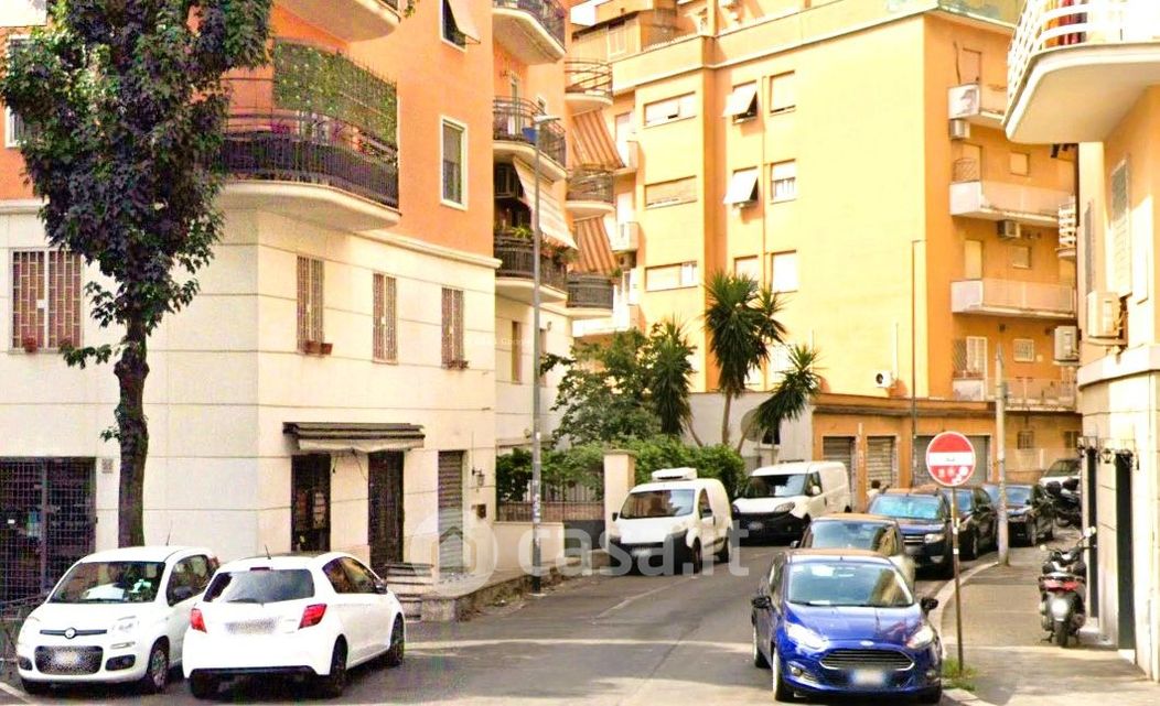 Negozio/Locale commerciale in Vendita in Via Gian Matteo Giberti a Roma