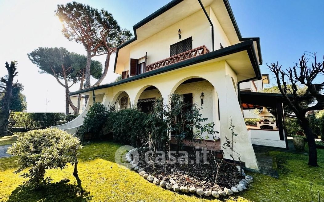 Casa indipendente in Affitto in Via Giotto 58 a Camaiore
