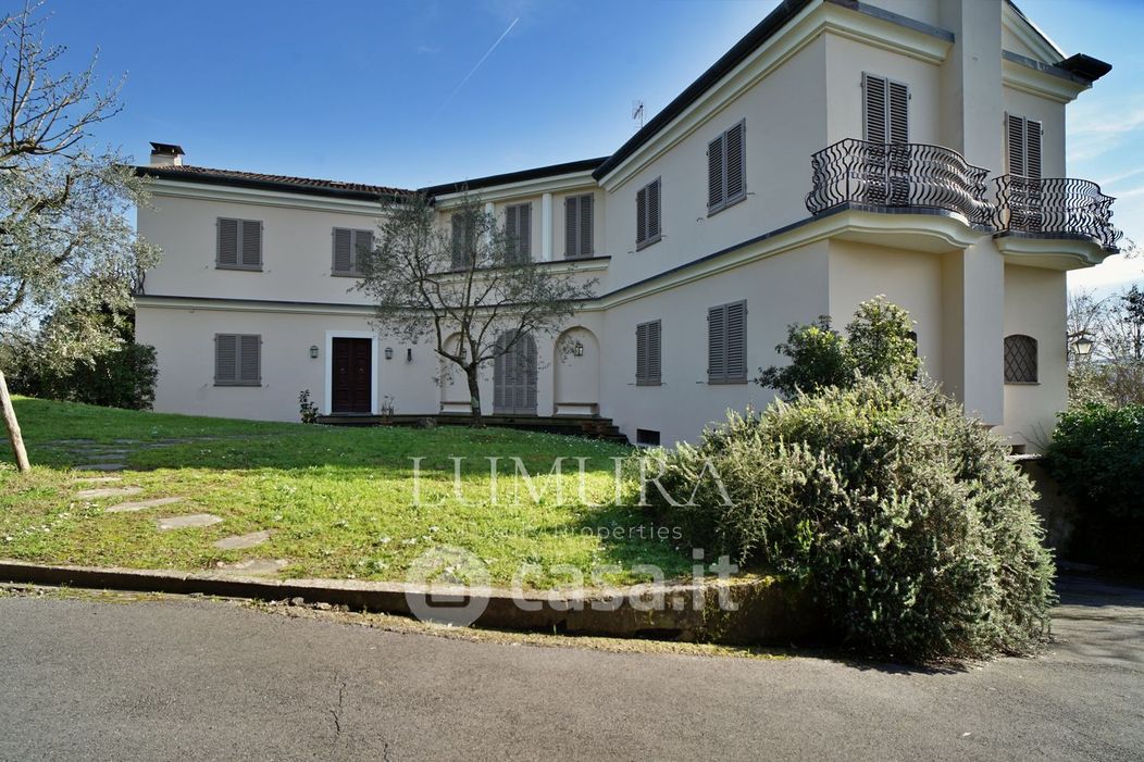 Villa in Vendita in Via pieve santo stefano a Lucca