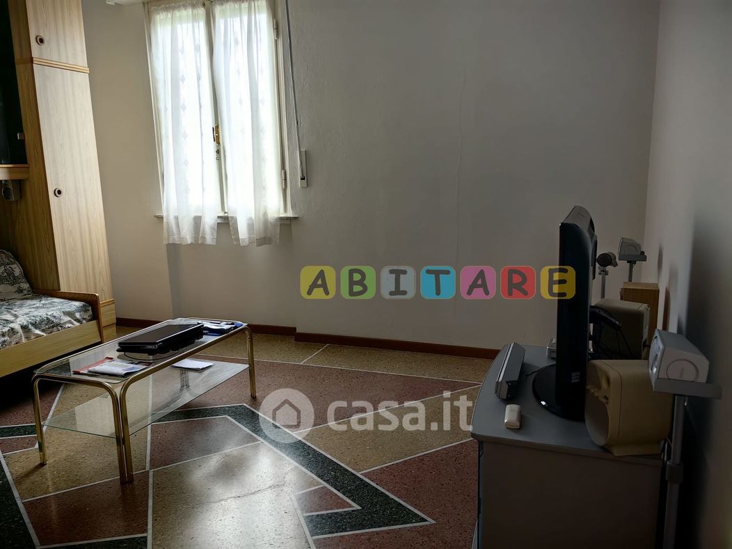 Appartamento in Vendita in Viale Vittorio Alfieri a Livorno